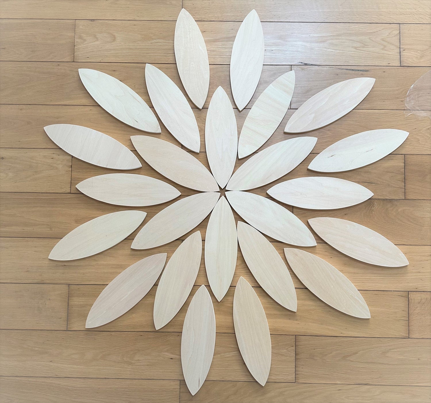 **Pre-order (Ships in 2-3 Weeks)**24 Pcs Natural Wooden Petal Mandala Platforms with Storage Tray